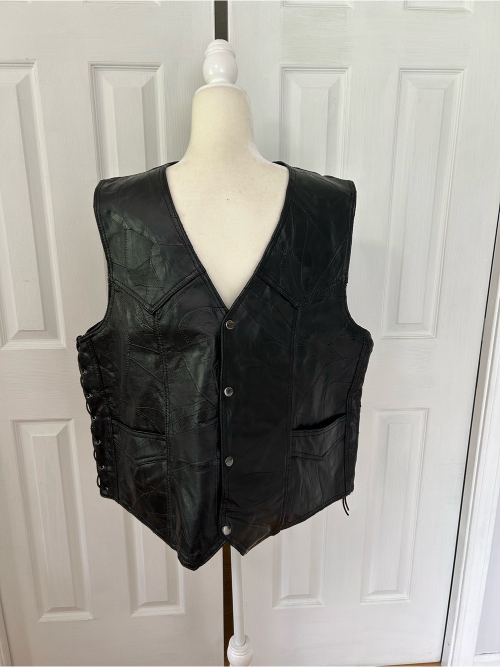 New diamond plate buffalo leather men size 2x motorcycle gear vest